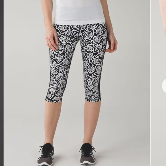 Lululemon Real Quick Crop *Full-On Luxtreme
Posey Black White / Black - Picture 2 of 14